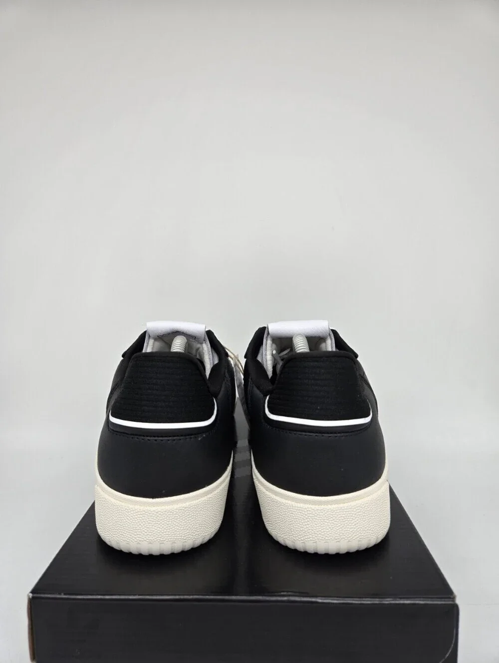 adidas Men's Tyshawn Low JQ1137 Core Black Cloud White Shoes Size 9